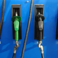 2 MIL EL LITRO: El Gobierno ya no sabe que hacer con la suba de combustible