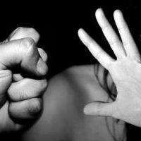 Una locura: Violencia de Género, Secuestro de Menor y Lesiones a un Oficial