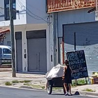 Invisibles 2: Las redes mostraron un nenito de Berisso «cartoneando» y desató la polémica