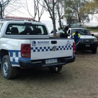 Tres pescadores rescatados en Playa Bagliardi después de perderse en la madrugada