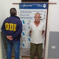 Acusan a un Hombre de Secuestrar y Amenazar de Muerte a su Esposa, Sobrina y Amiga