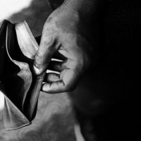 ¿Cuánto debe cobrar un trabajador para vivir?