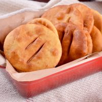 Crujiente Tentación Nacional: La Torta Frita, un Clásico que Conquista Paladares