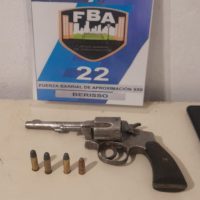 Detenido con Arma de Fuego y Navaja
