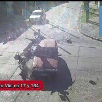 Video: Fuerte Choque en Berisso, Motociclista Hospitalizado Tras Chocar Contra un Automóvil