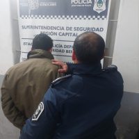 Una locura: Incendió su Casa e Intentó Agredir a su Madre y a la Policía