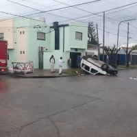Camioneta Volcada terminó ruedas para arriba