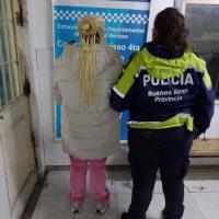 Atrapada por usar la tarjeta de crédito que robó