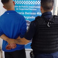 Ecuatorianos peleaban en Berisso y uno mordió a un Policía