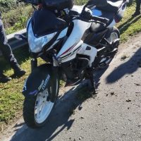 Accidente en Berisso: Motociclista sufre lesiones leves tras caer de su vehículo