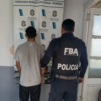 Conflicto a la salida de un jardín de infantes termina con un detenido con pedido de captura