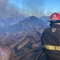 Bomberos de Berisso: Batalla Sin Tregua Contra un Incendio en el Polígono Industrial de Ezeiza