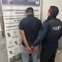 Le pegó en la calle a su novia menor de edad