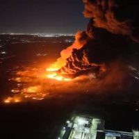 Explosión en Fábrica Agroquímica de Ezeiza: Bomberos de Berisso van al lugar, preocupación por la nube tóxica