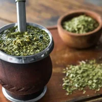 Mate para pocos: Se viene el aumento de yerba y el gobierno festeja.