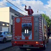 Miles de Niños de Berisso Vivieron una Jornada Mágica junto a Papá Noel y los Bomberos