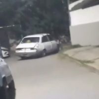 Ebrio habría ido a comprar droga y terminó chocando una casa