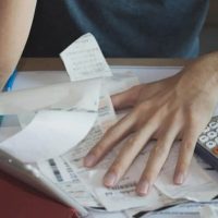 Record: las familias se endeudan a niveles que no pueden pagar jamás