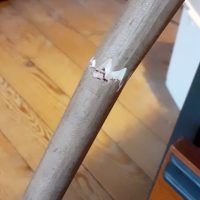 Fue por sus auriculares y recibió un palazo en la cabeza