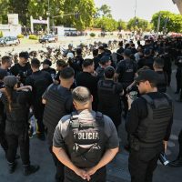 Y los policias un día recordaron que eran trabajadores