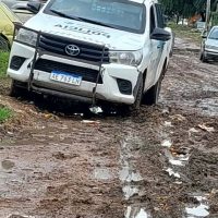 Calles intransitables: hasta un patrullero encajado