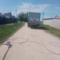 Un camión municipal provocó graves daños en el cableado y caída de postes en Santa Teresita