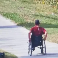 Insólito en Berisso: Detuvieron a un «falso lisiado» tras el robo de una camioneta