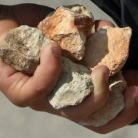 Vecinos a los piedrazos contra la policía