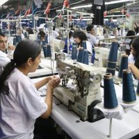 VIVA LA LIBERTAD: LA GENTE NO TIENE NI PARA «PILCHAS»