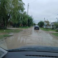 Calles intransitables y peligro al volante: el drama diario de los vecinos en 147 entre 12 y 13
