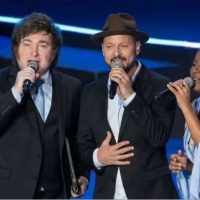 Milei cantó en Israel mientras Argentina se explota