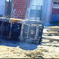 Tragedia en Berisso: Un operario de 83 años murió tras volcar con un autoelevador