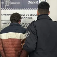 ROBÓ CINCO NARANJAS Y TERMINÓ PRESO