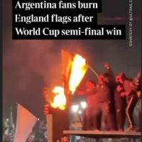 LA PRENSA BRITÁNICA EN LLAMAS CON BERISSO POR QUEMAR SU BANDERA TRAS LA ELIMINACIÓN DE INGLATERRA