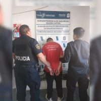 Tensión en Berisso: detuvieron a un hombre que amenazaba a su familia y vecinos con un arma