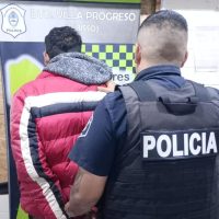DETIENEN A UN HOMBRE TRAS SER SORPRENDIDO ROBANDO DENTRO DE UNA MAQUINARIA EN BERISSO