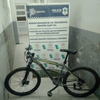 Detienen a un joven acusado de cometer dos robos en el barrio Banco Provincia