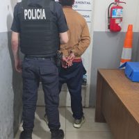 ¿QUE PASÓ?: ENTRÓ CORRIENDO A UNA CASA GRITANDO «¡ME QUIEREN MATAR!», SE ESCONDIÓ Y TERMINÓ DETENIDO