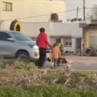 INDIGNACIÓN Y RECLAMO VIRAL EN BERISSO POR LA PRESENCIA DE MENORES PIDIENDO DINERO EN UN SEMÁFORO