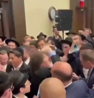 ANTE UN AUDITORIO CASI VACÍO MILEI CRITICÓ A LA ONU, SE ARRASTRÓ ANTE EEUU Y DIJO QUE A LOS ARGENTINOS «NOS SALEN DOLARES DE LAS OREJAS»