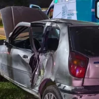 SALIÓ DE UNA FIESTA Y CHOCÓ CONTRA UNA COLUMNA DE ALUMBRADO