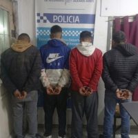 A LAS PIÑAS Y VARILLAZOS EN 122 Y 60