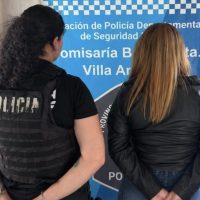 SI ENTRE HERMANAS SE PELEAN… SE LA LLEVA LA POLICÍA