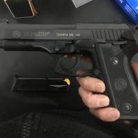 ¿ESTAMOS LOCOS?: JUBILADO SACÓ UN ARMA EN MEDIO DE UNA DISCUSIÓN DE TRÁNSITO