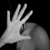 DETENIDO POR AMENAZAR A SU PAREJA FRENTE A LA POLICÍA EN BERISSO